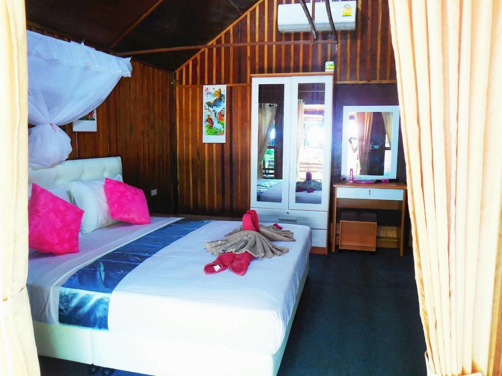 Zanom Sunrise Beach Resort Koh Lipe Exterior foto
