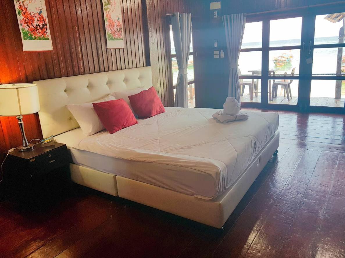 Zanom Sunrise Beach Resort Koh Lipe Exterior foto