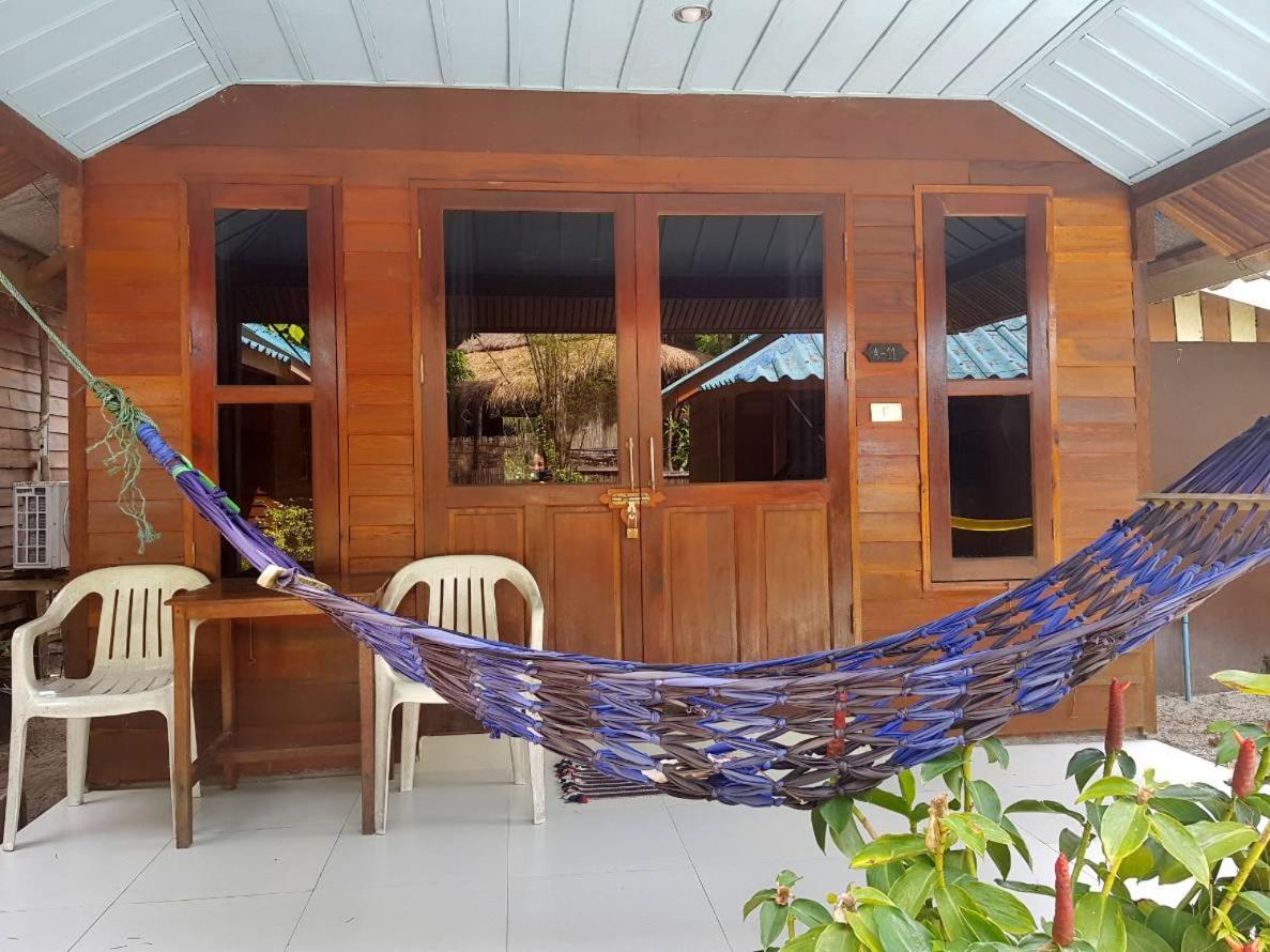 Zanom Sunrise Beach Resort Koh Lipe Exterior foto