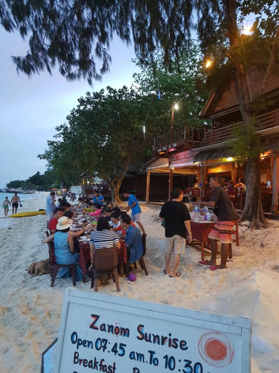 Zanom Sunrise Beach Resort Koh Lipe Exterior foto