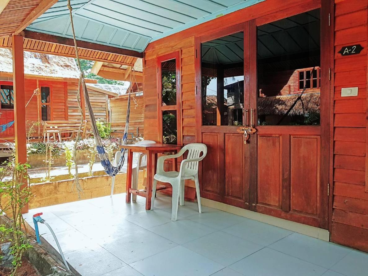 Zanom Sunrise Beach Resort Koh Lipe Exterior foto