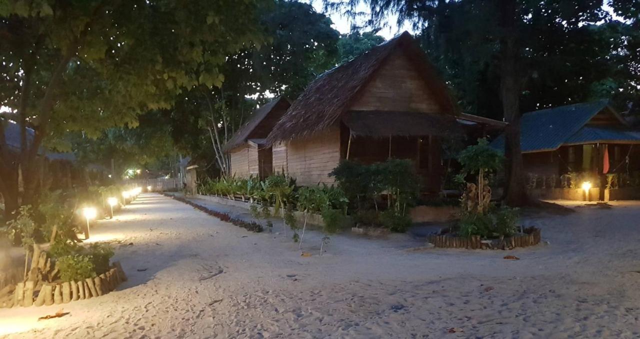 Zanom Sunrise Beach Resort Koh Lipe Exterior foto
